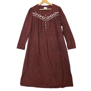 Aria Plaid Flannel‎ Nightgown M Red Embroidered Holiday Pic Cozy Christmas Retro